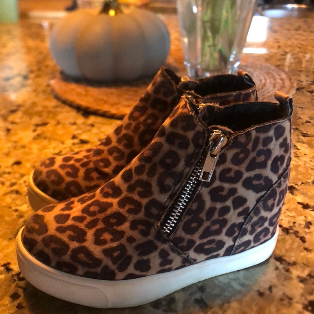 Leopard print Size 11 toddler girl wedges